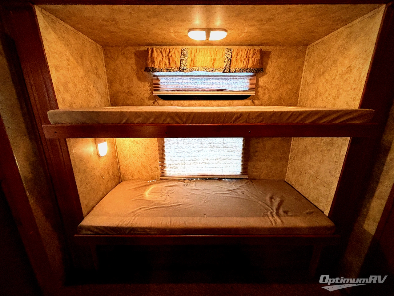 2011 Keystone Montana High Country 333DB Photo 22