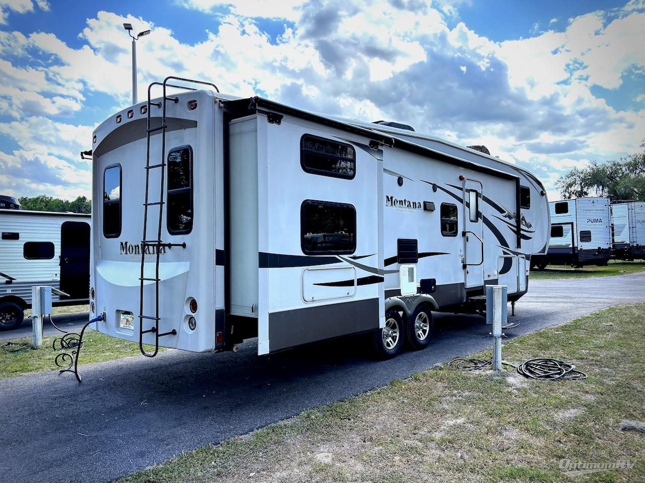 2011 Keystone Montana High Country 333DB Photo 2