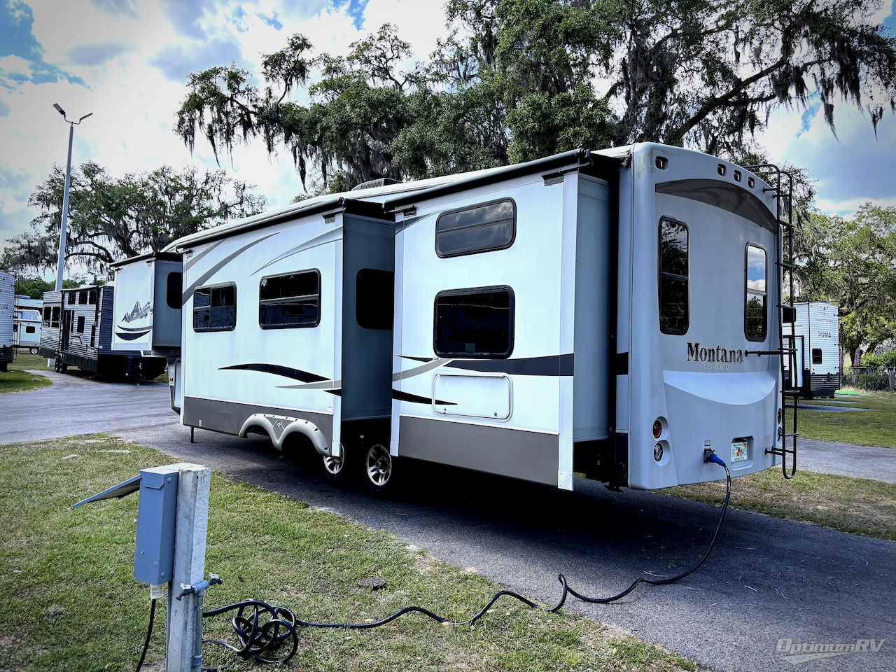 2011 Keystone Montana High Country 333DB Photo 3