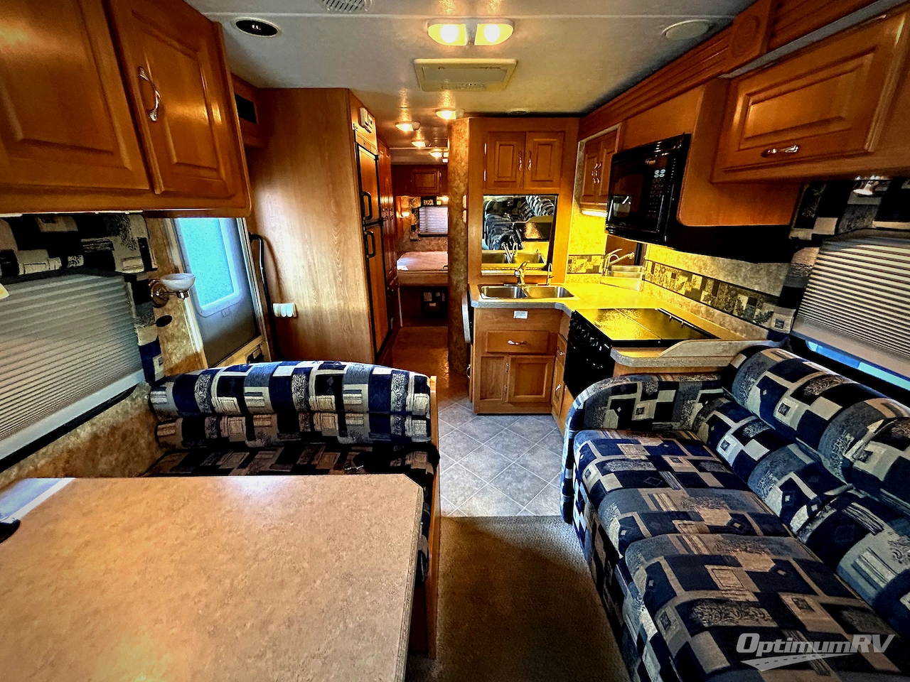 2005 Coachmen Leprechaun 307KS Photo 7