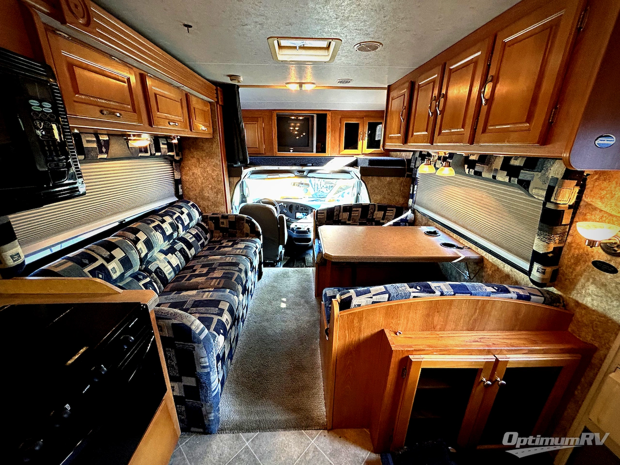 2005 Coachmen Leprechaun 307KS Photo 8