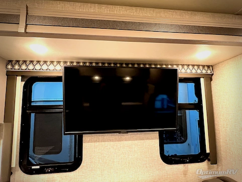 2023 Thor Quantum LF31 E450-V8 RV Photo 2