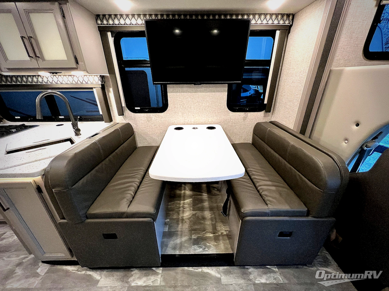 2023 Thor Quantum LF31 E450-V8 Photo 9