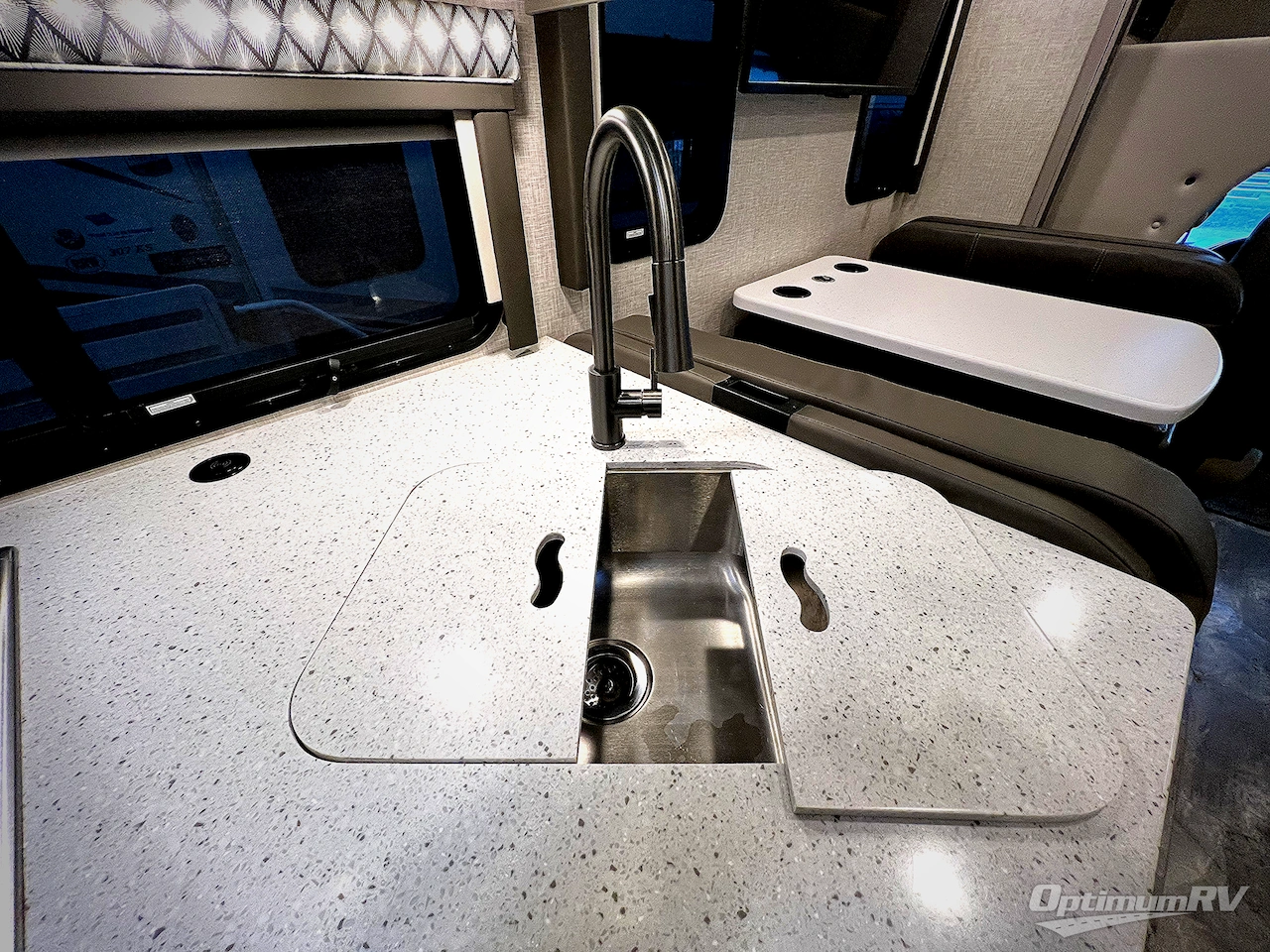 2023 Thor Quantum LF31 E450-V8 Photo 12