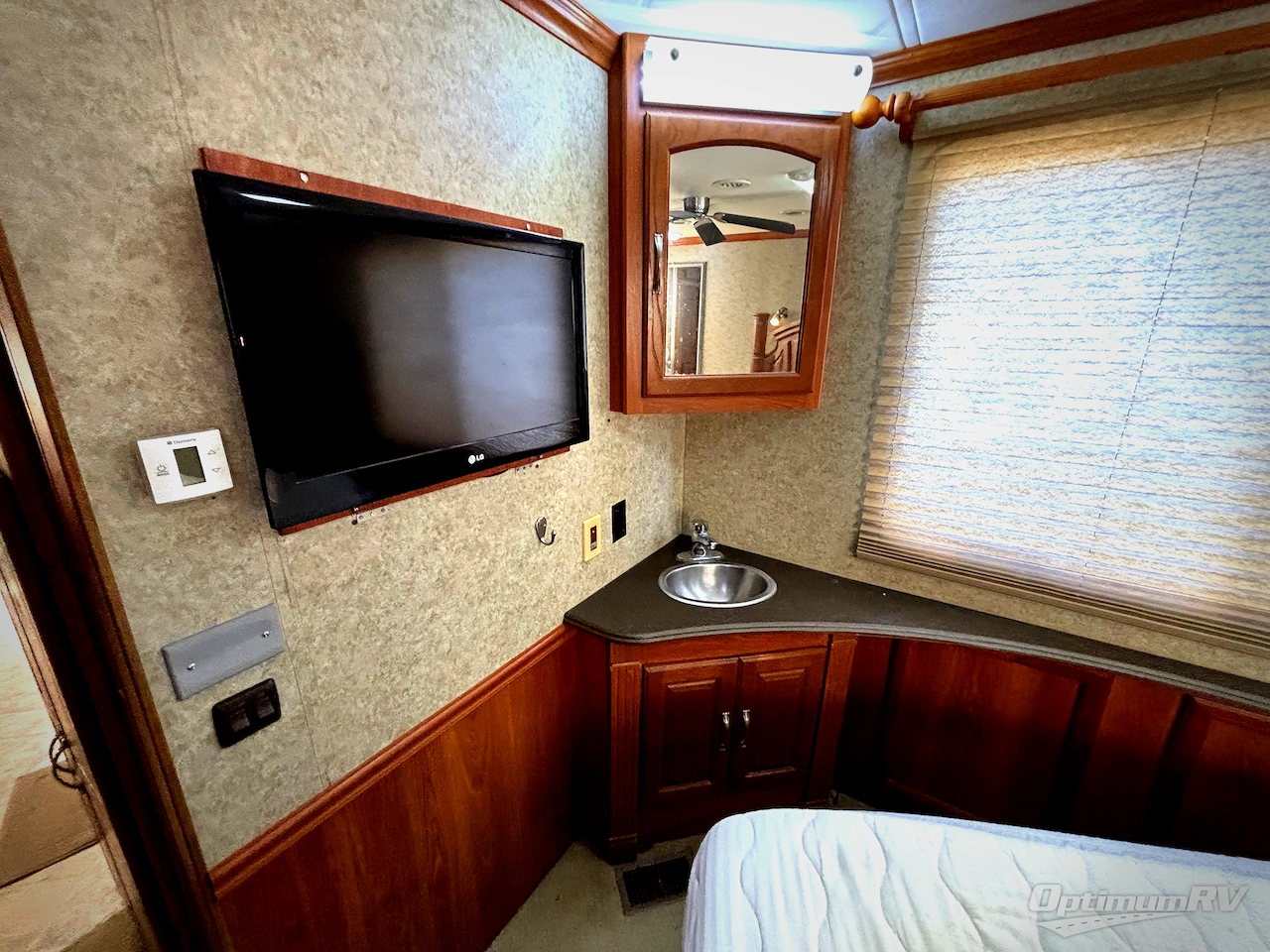 2007 Coachmen Aurora 3580TS Photo 19