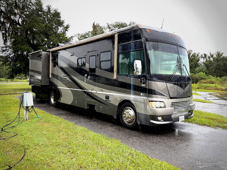 2006 Winnebago Adventurer 37B RV Photo 1