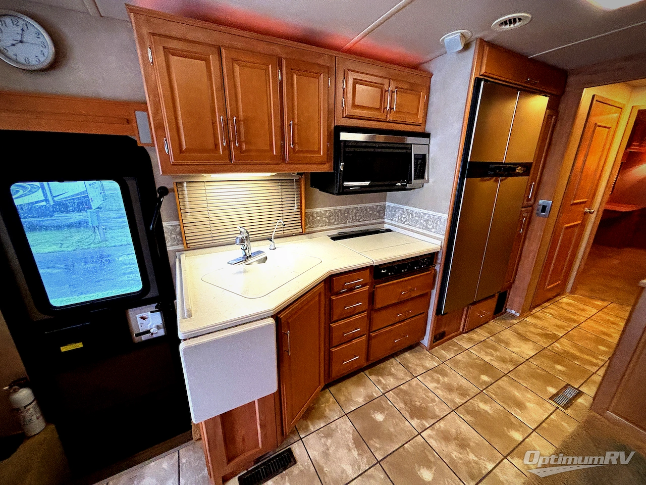 2006 Winnebago Adventurer 37B Photo 13