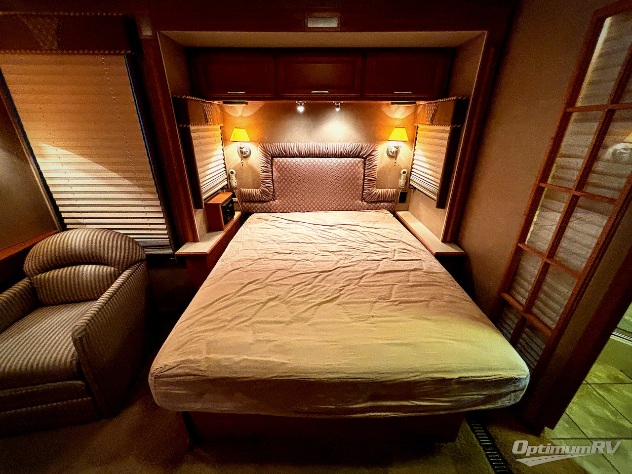 2006 Winnebago Adventurer 37B Photo 19