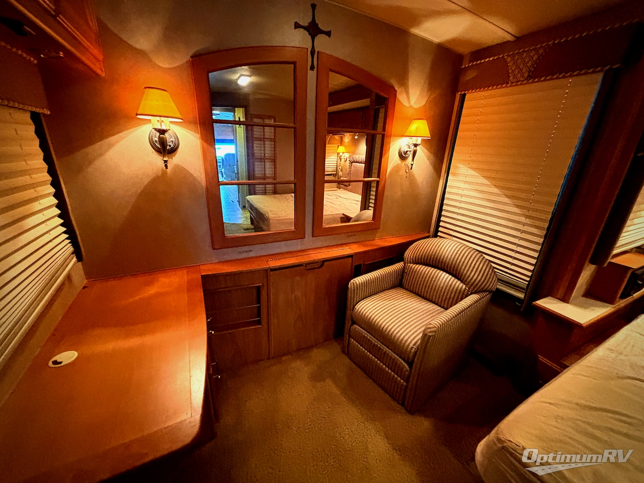 2006 Winnebago Adventurer 37B Photo 21