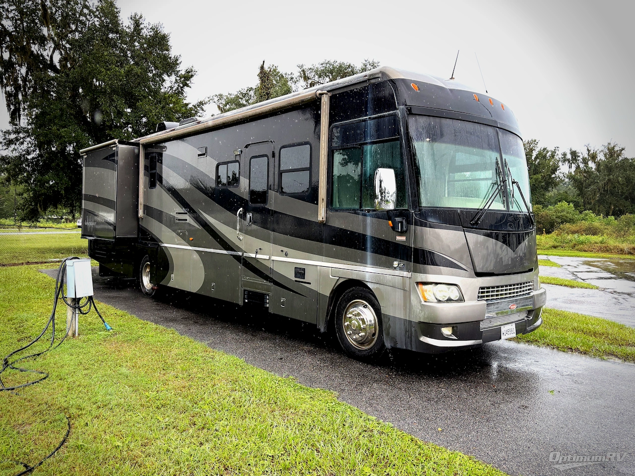 2006 Winnebago Adventurer 37B Photo 1