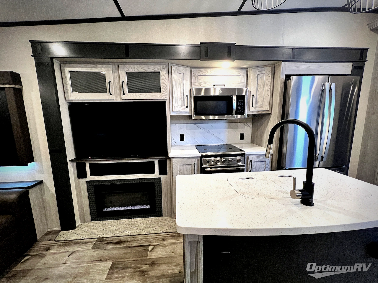 2022 Keystone Montana High Country 295RL Photo 7