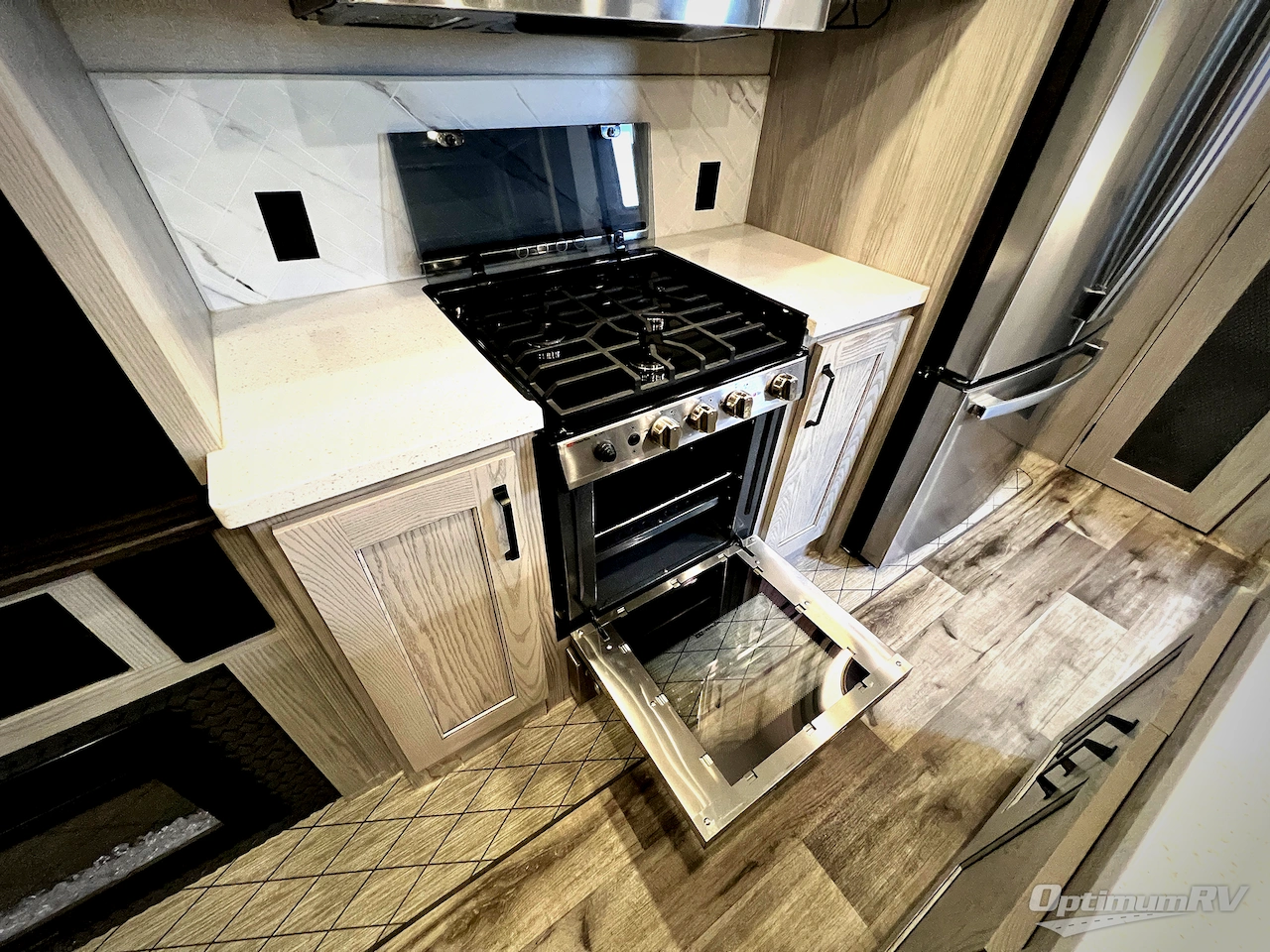 2022 Keystone Montana High Country 295RL Photo 9