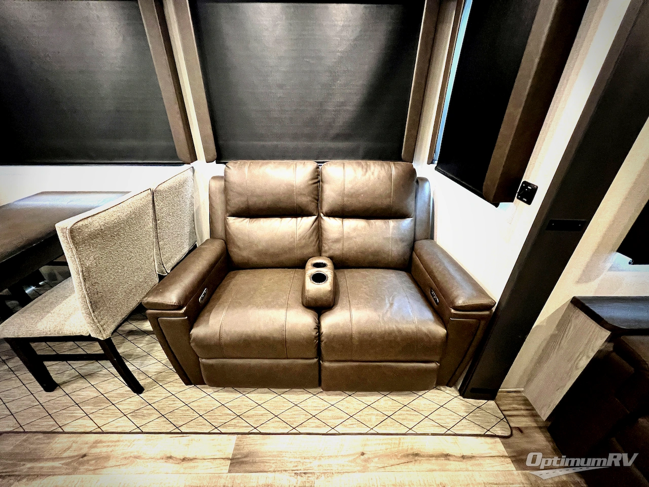 2022 Keystone Montana High Country 295RL Photo 13