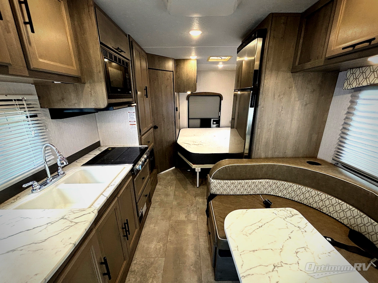 2021 Coachmen Freelander 22XG Chevy 4500 Photo 4