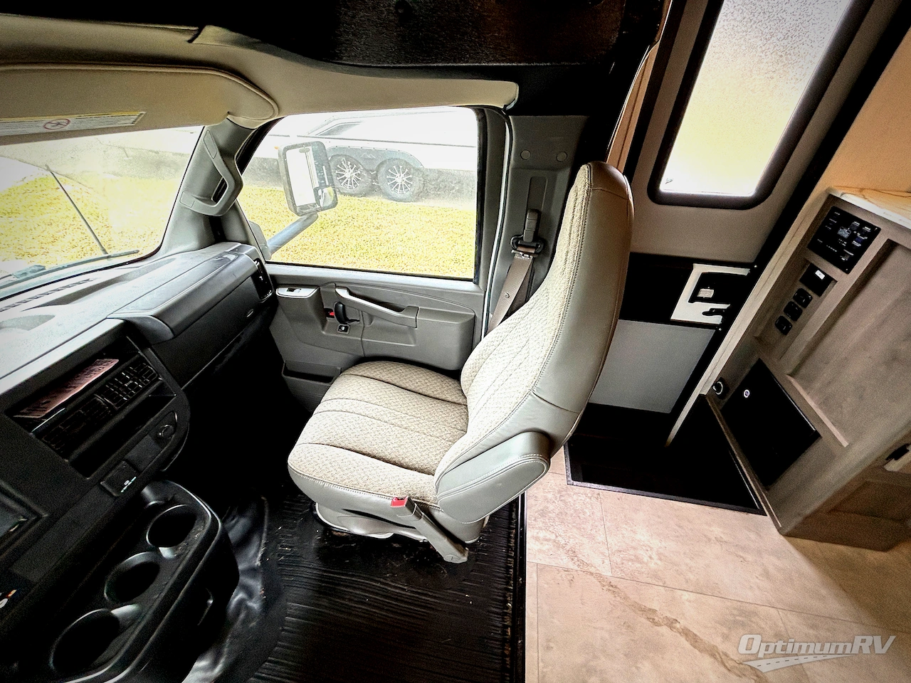 2021 Coachmen Freelander 22XG Chevy 4500 Photo 9