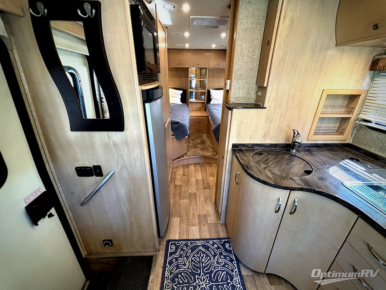 2013 Leisure Travel Unity U24TB Photo 4