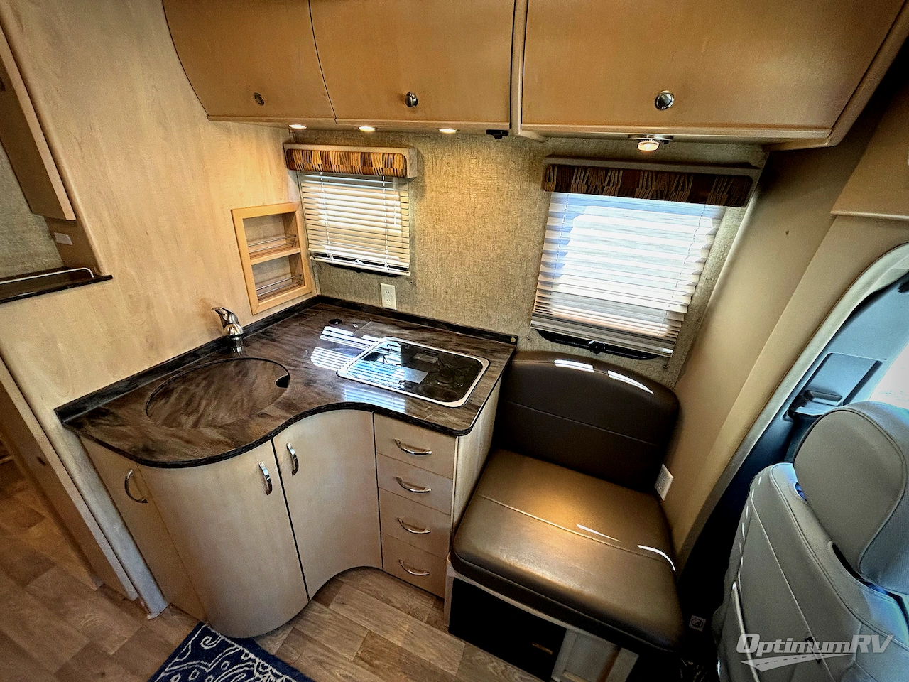 2013 Leisure Travel Unity U24TB Photo 10