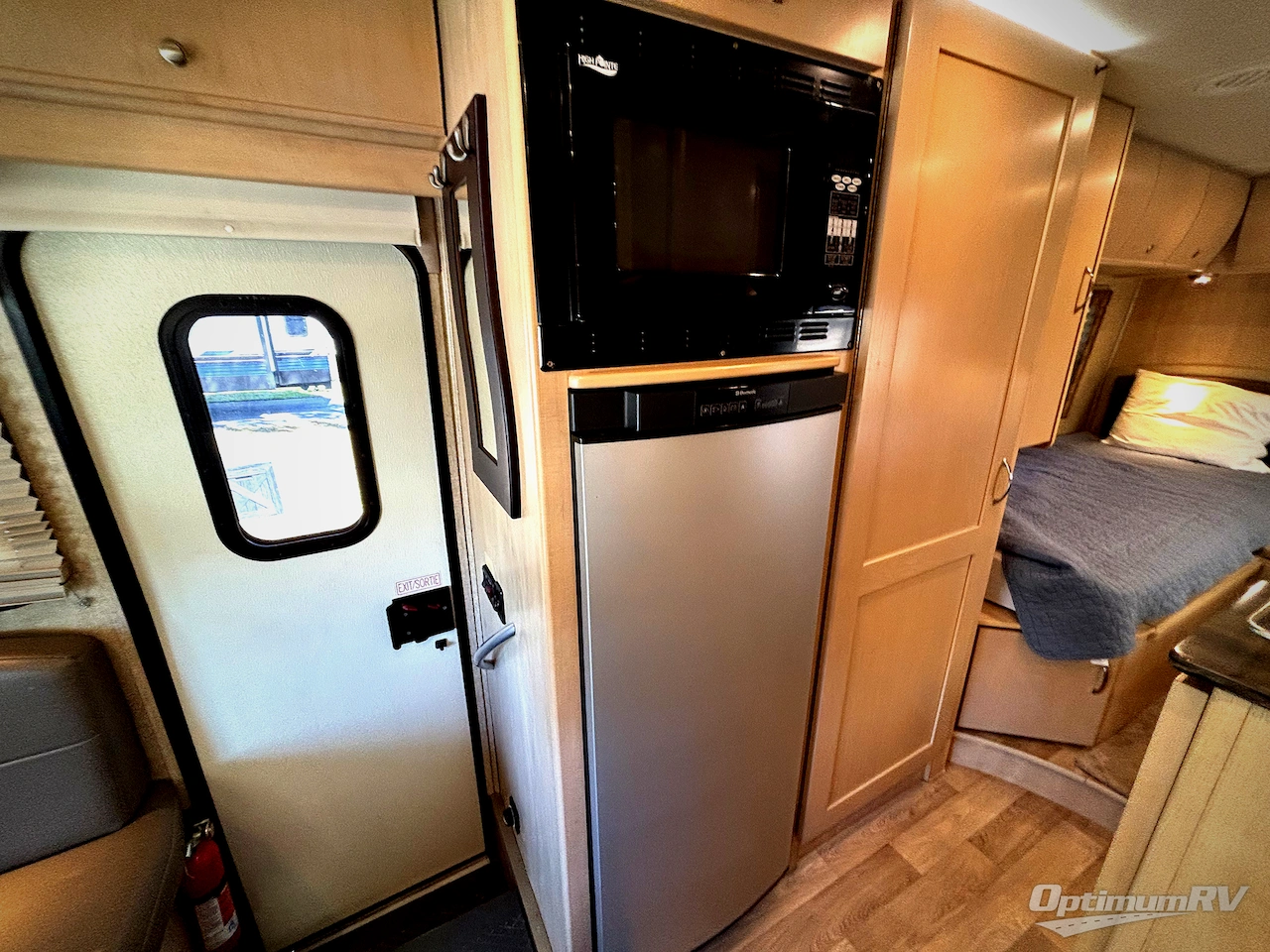 2013 Leisure Travel Unity U24TB Photo 12