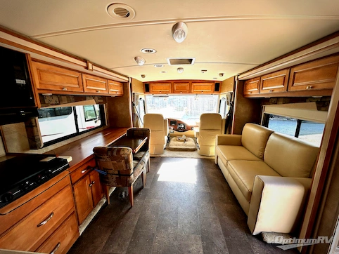 2014 Winnebago Vista 30T RV Photo 2