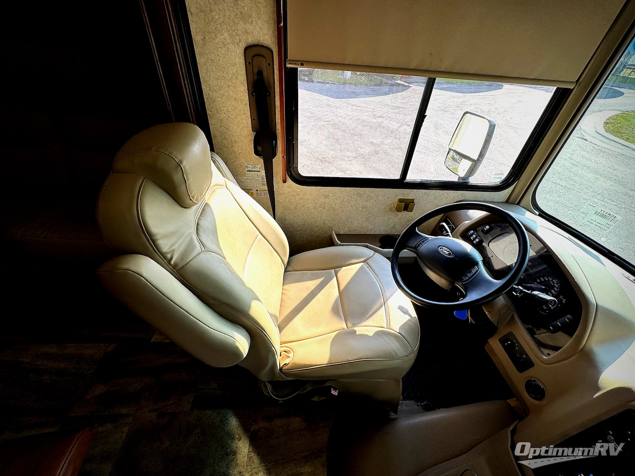 2017 Forest River Georgetown 328TS Photo 7