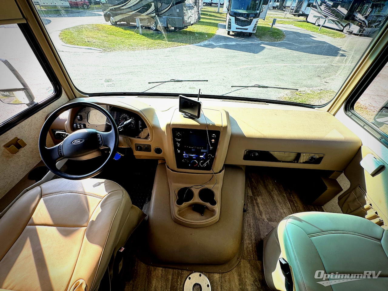 2017 Forest River Georgetown 328TS Photo 8