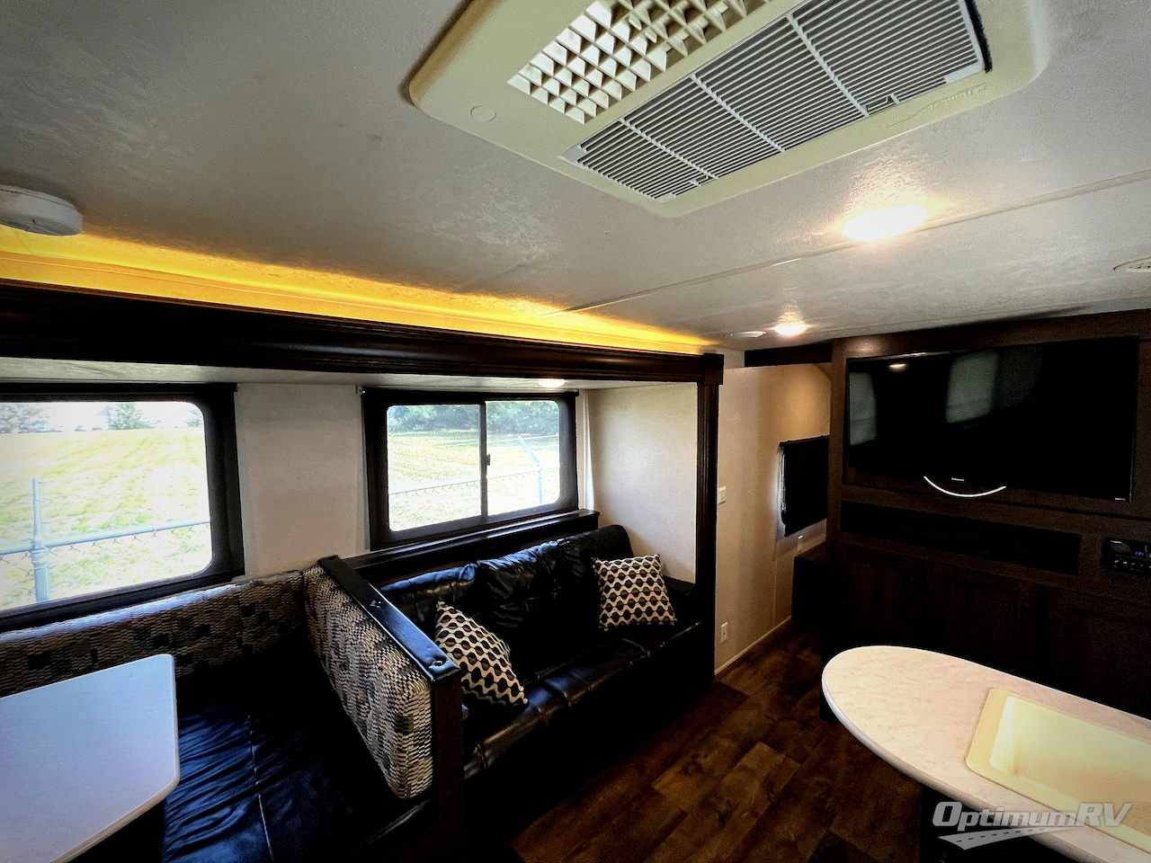 2019 Forest River Wildwood X-Lite 282QBXL Photo 6