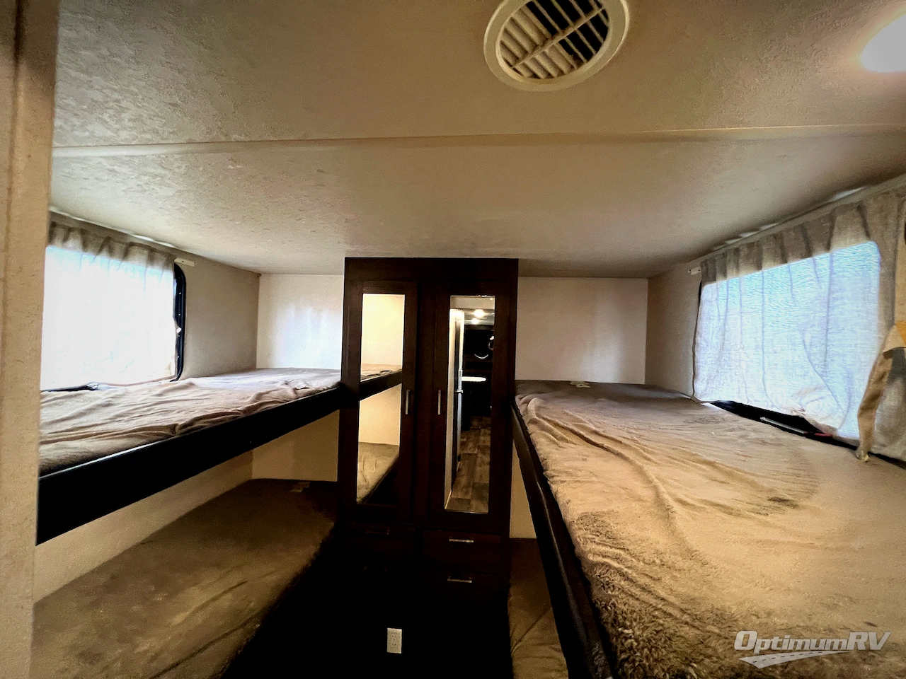 2019 Forest River Wildwood X-Lite 282QBXL Photo 11