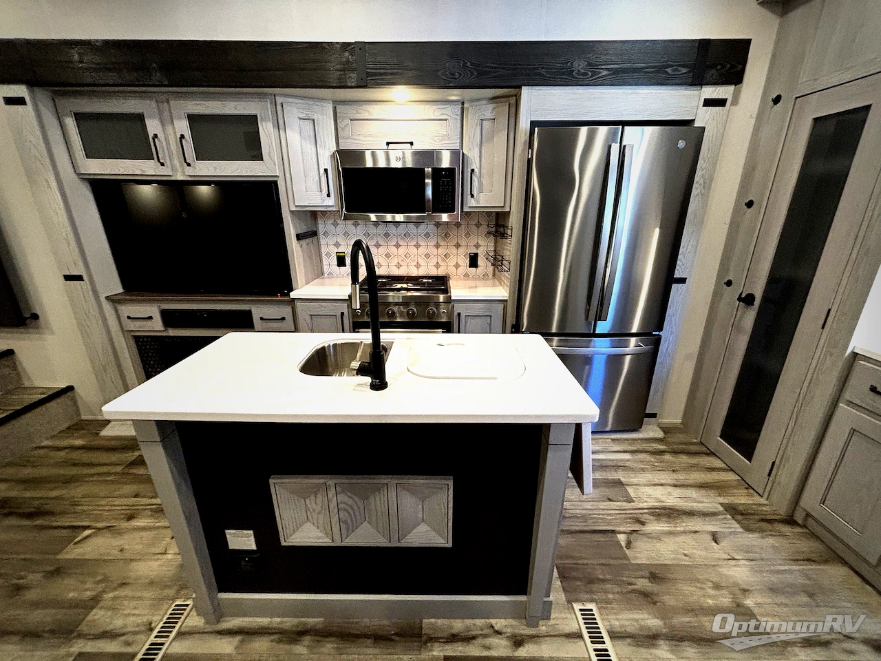 2023 Keystone Montana High Country 351BH Photo 6