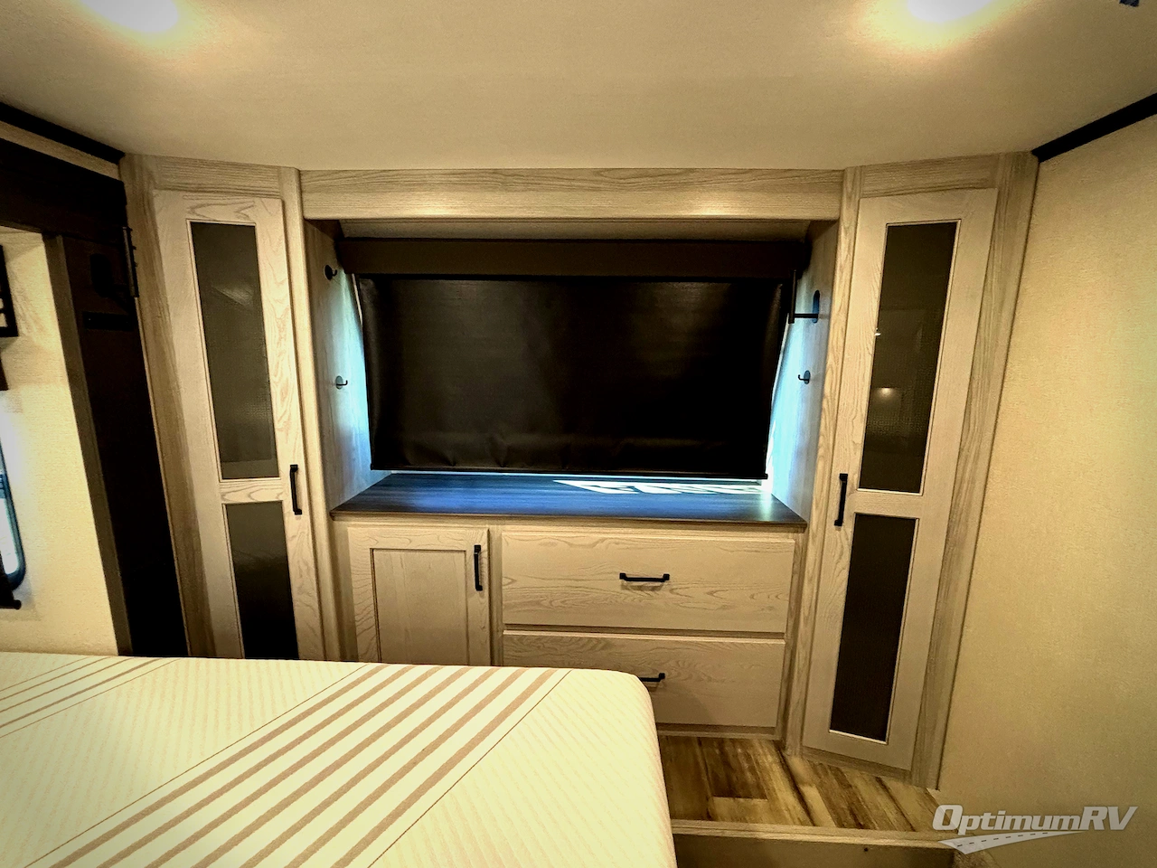 2023 Keystone Montana High Country 351BH Photo 10