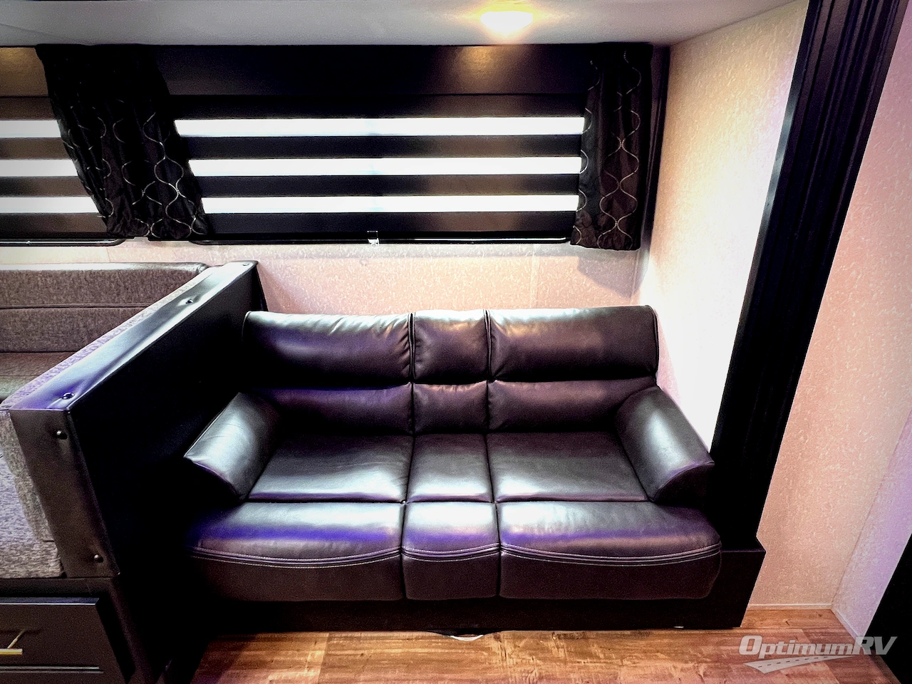 2022 Forest River Cherokee Grey Wolf 27DBH Photo 8