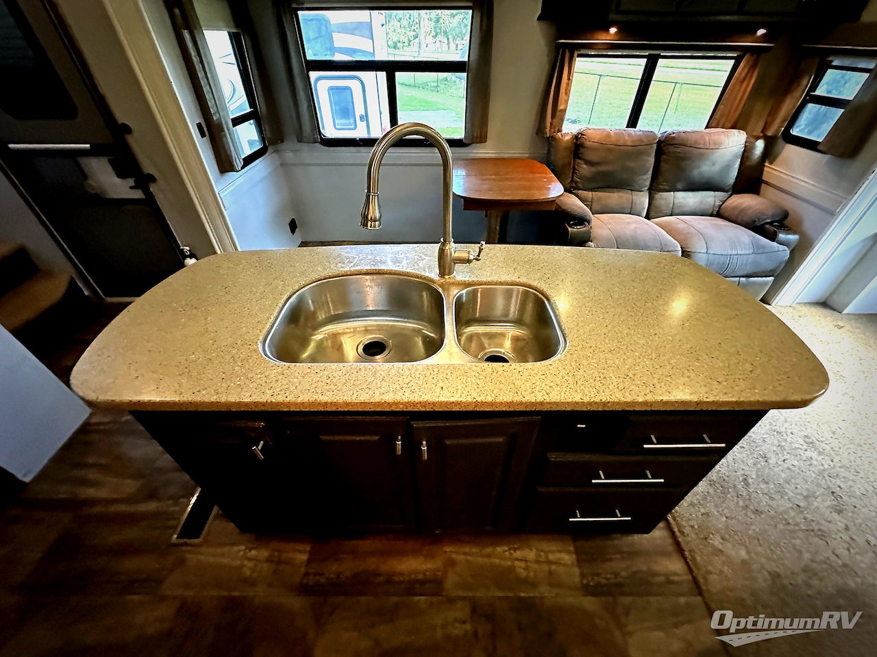 2015 Heartland Bighorn 3570RS Photo 12