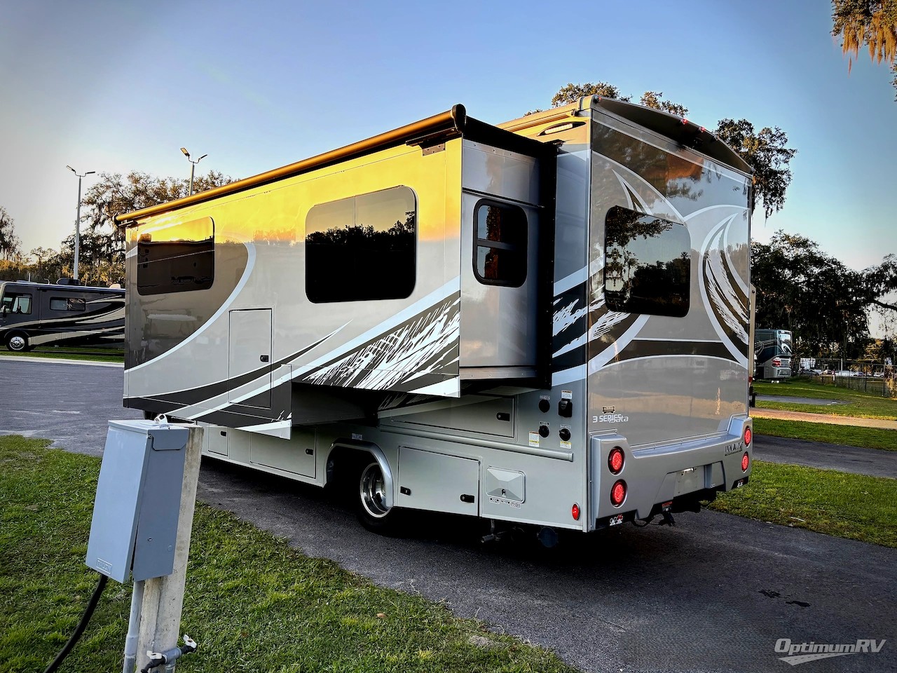 2022 Dynamax isata 3 24FW Photo 3