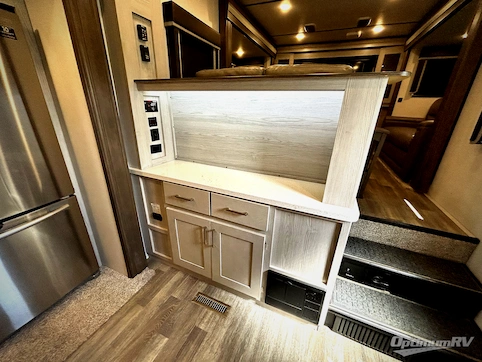 2020 Keystone Montana High Country 381TH RV Photo 3