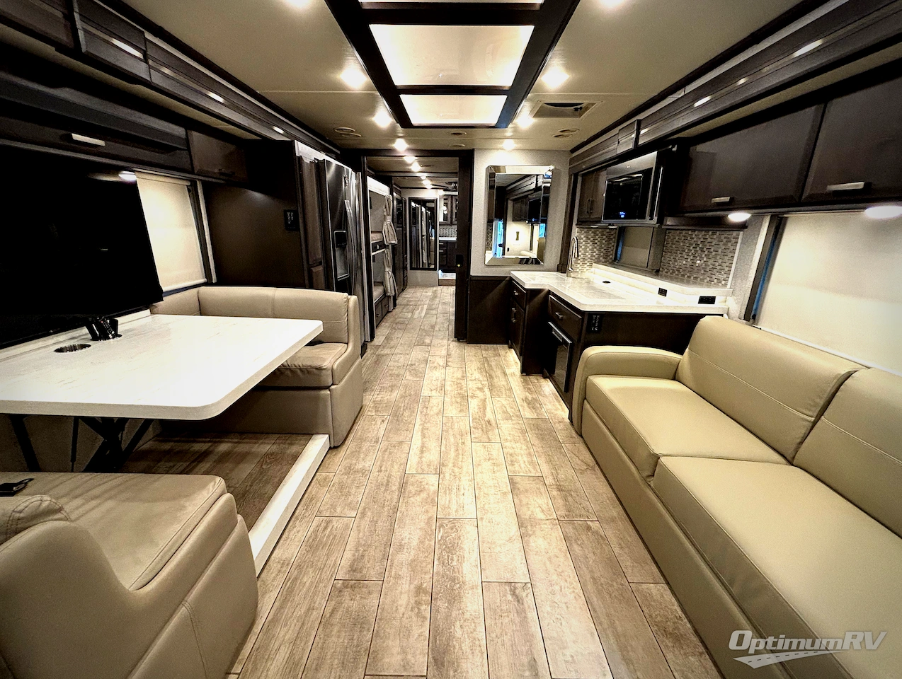 2023 Thor Venetian B42 Photo 4