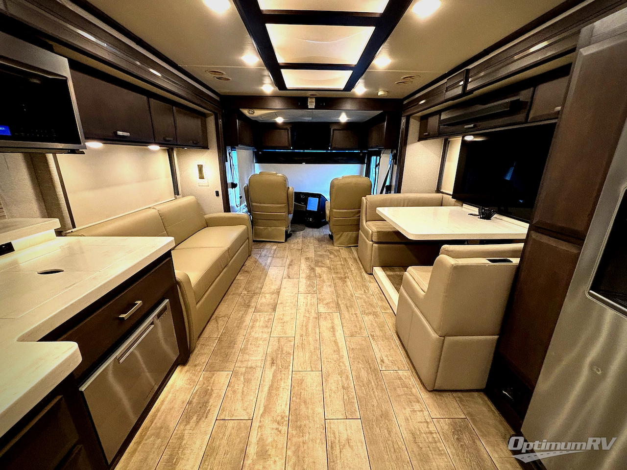 2023 Thor Venetian B42 Photo 5