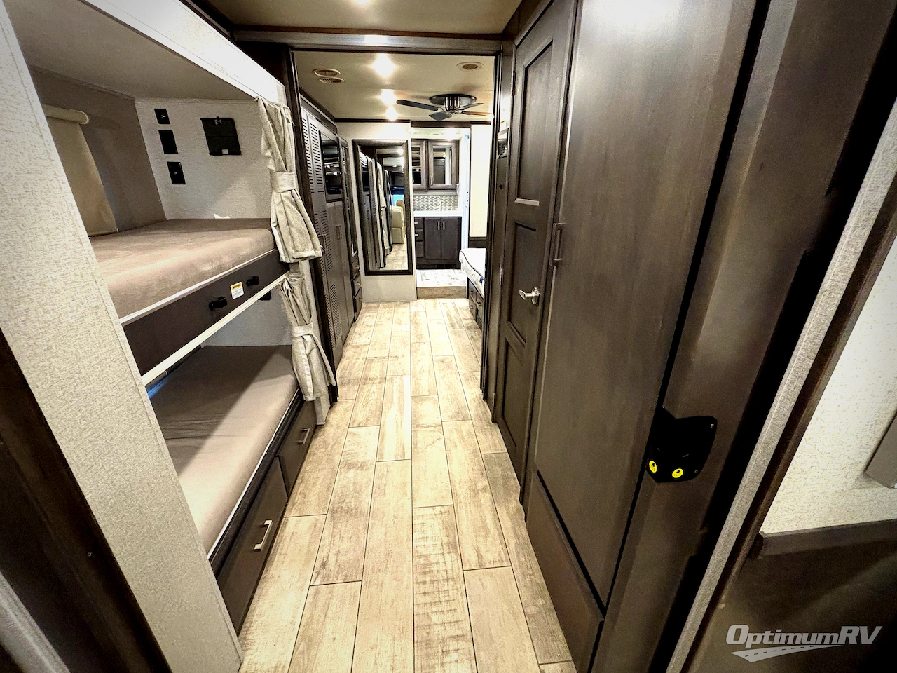 2023 Thor Venetian B42 Photo 15