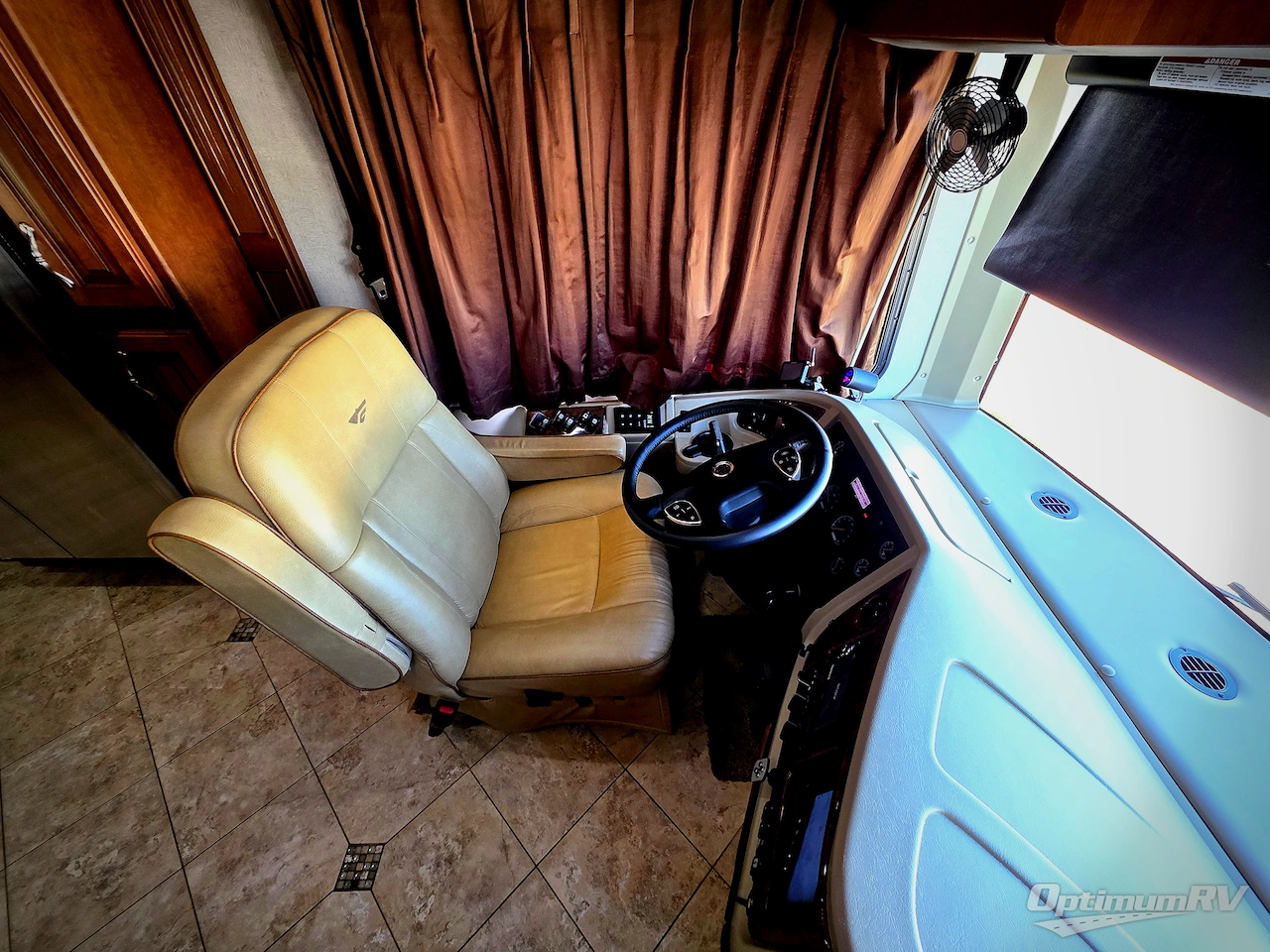 2012 Fleetwood Discovery 40G Photo 7