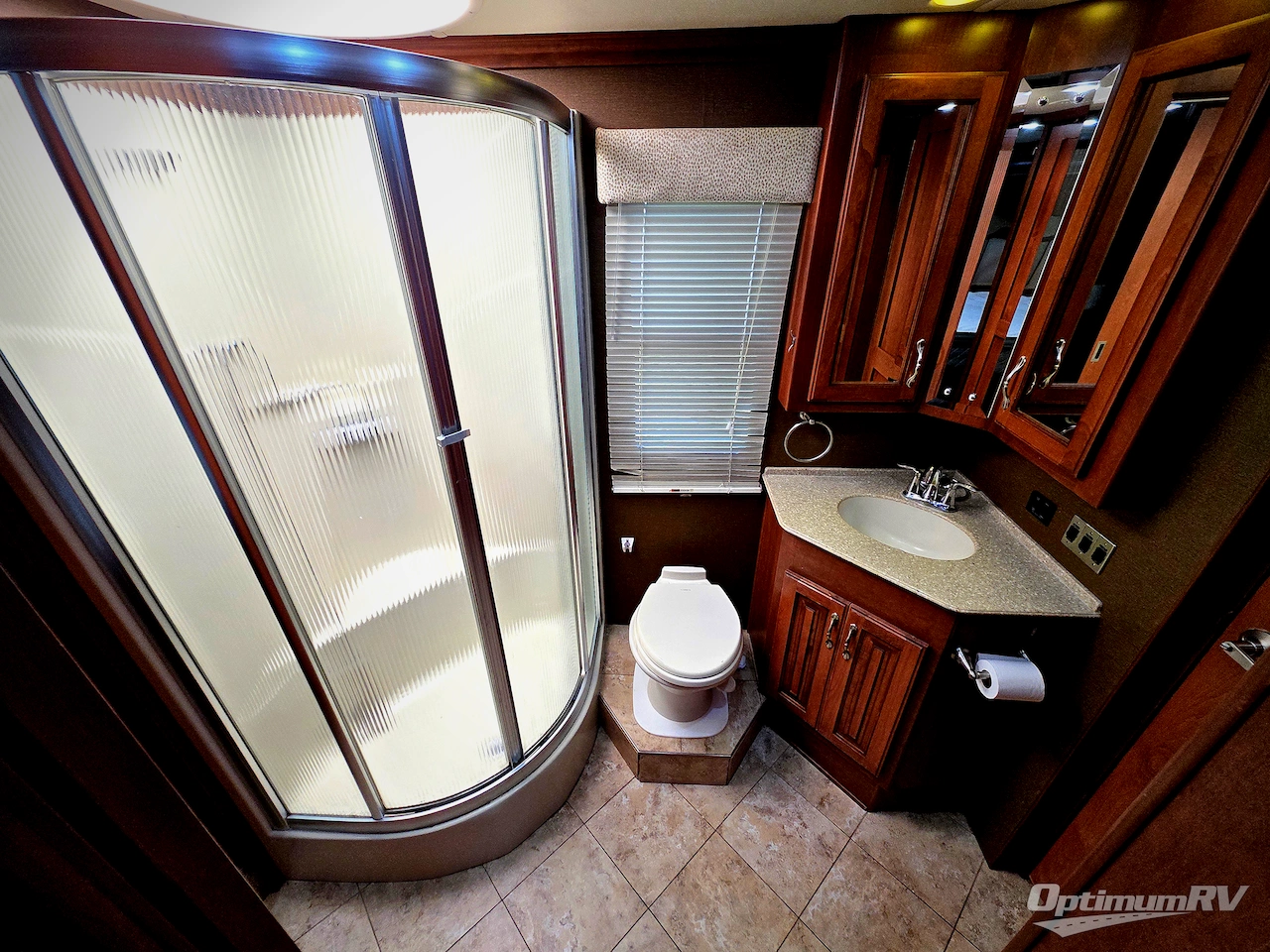 2012 Fleetwood Discovery 40G Photo 14