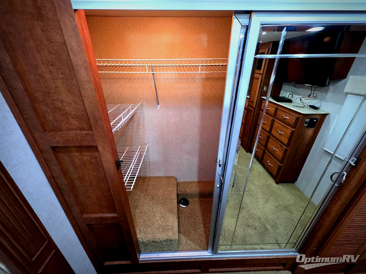 2012 Fleetwood Discovery 40G Photo 18