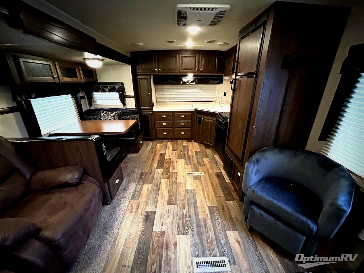 2017 Forest River Rockwood Signature Ultra Lite 8315BSS Photo 5