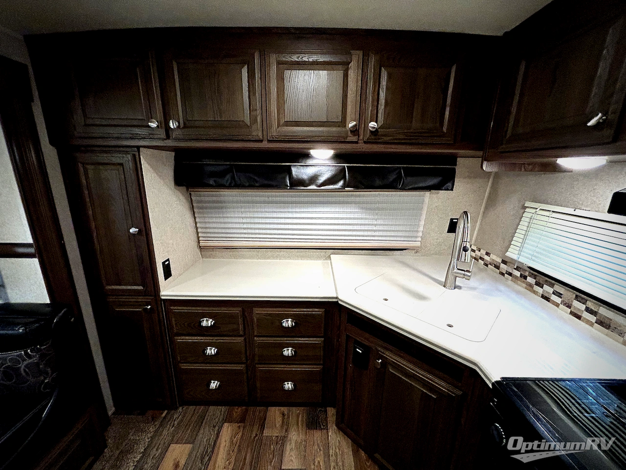 2017 Forest River Rockwood Signature Ultra Lite 8315BSS Photo 8