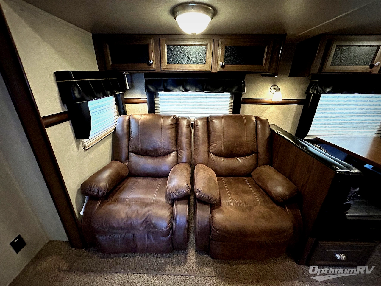 2017 Forest River Rockwood Signature Ultra Lite 8315BSS Photo 10