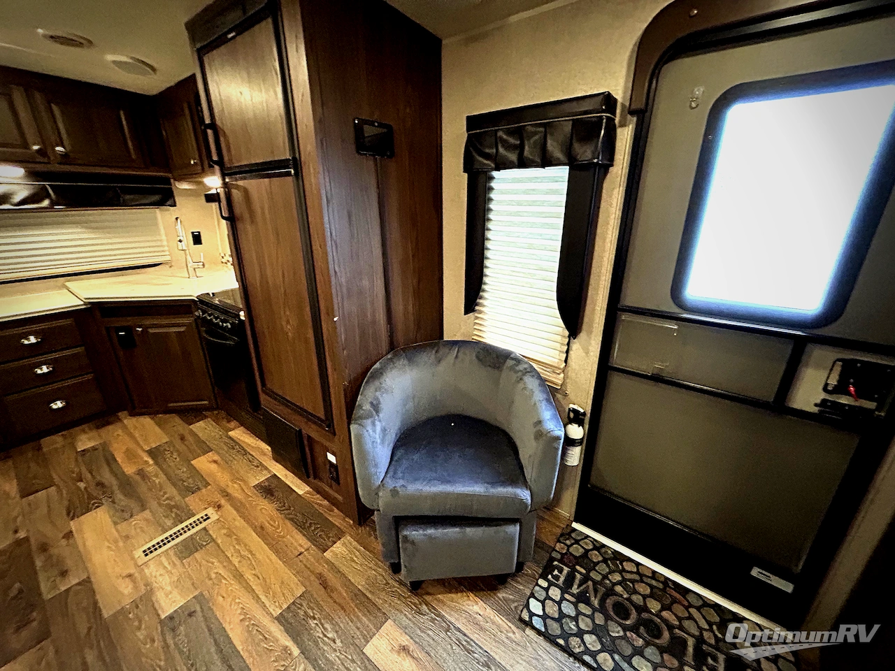 2017 Forest River Rockwood Signature Ultra Lite 8315BSS Photo 11