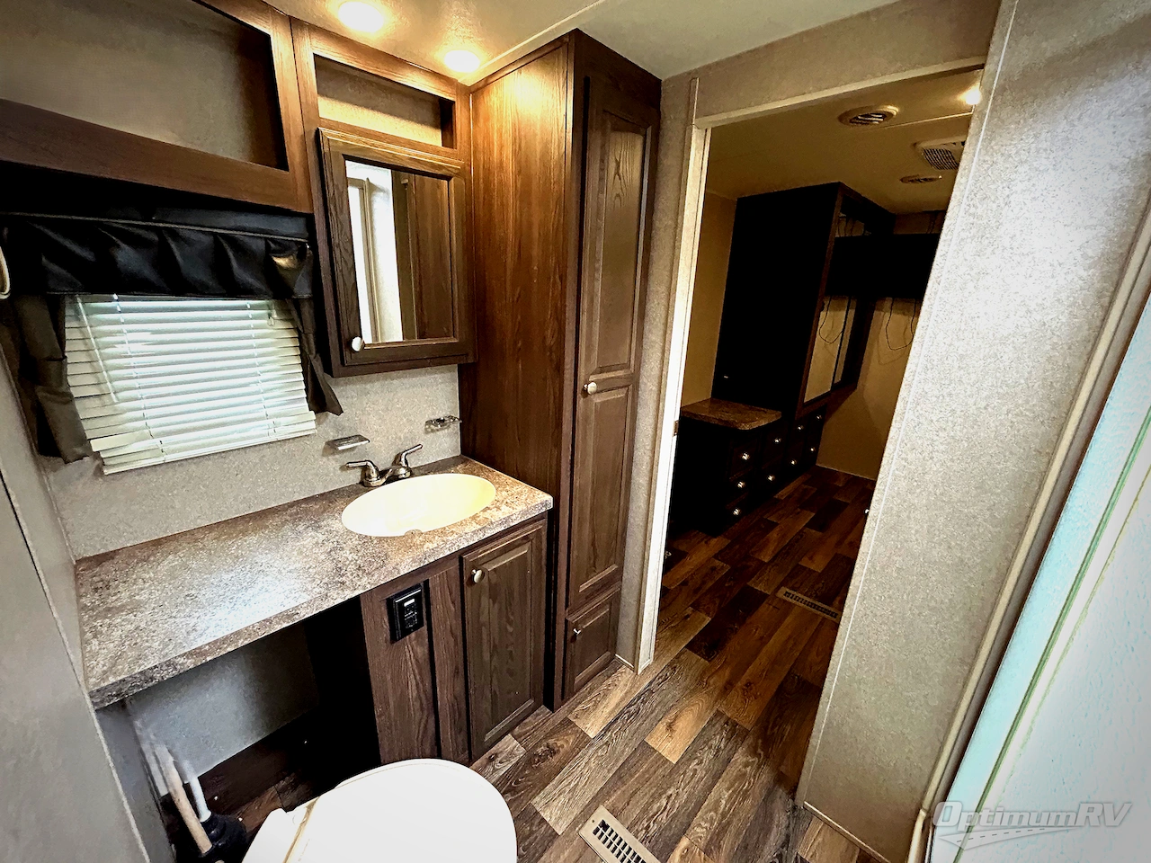 2017 Forest River Rockwood Signature Ultra Lite 8315BSS Photo 13
