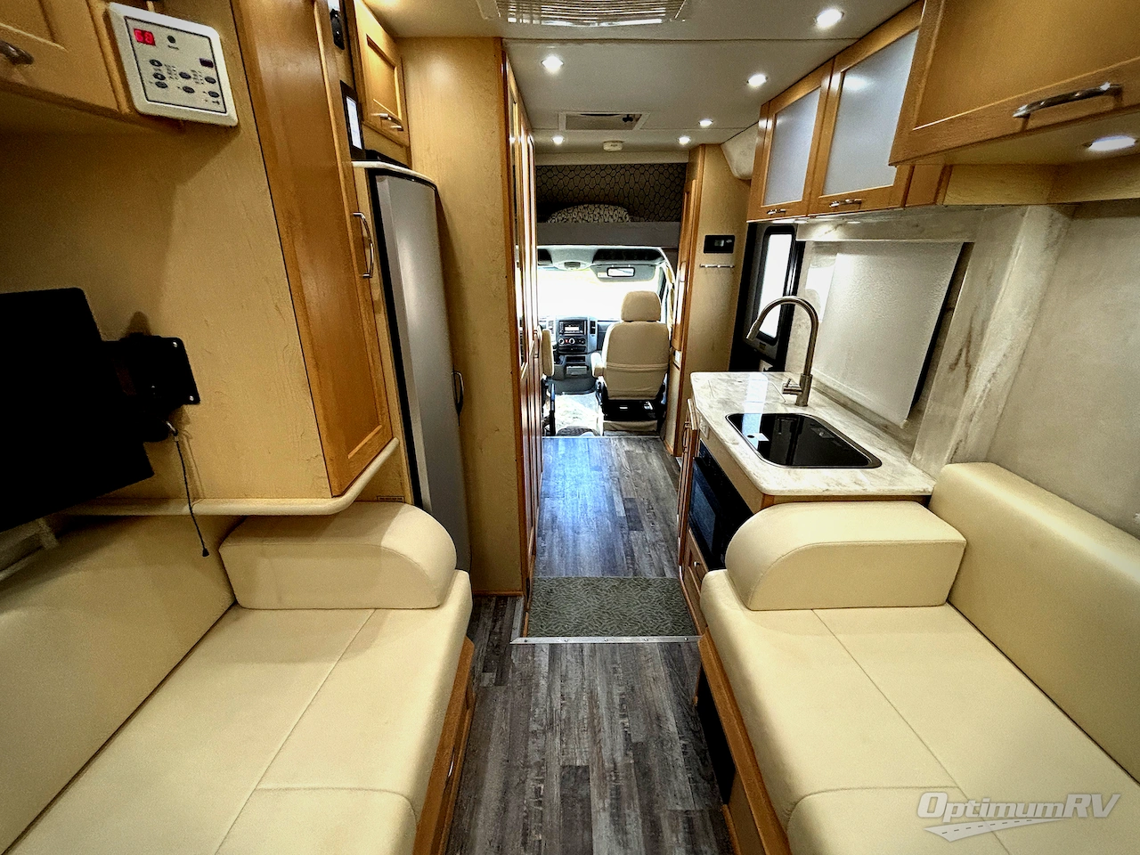 2016 Pleasure-Way Plateau XL Std. Model Photo 5