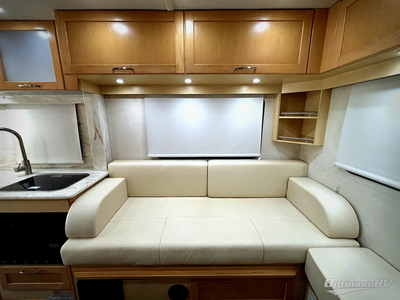 2016 Pleasure-Way Plateau XL Std. Model Photo 16