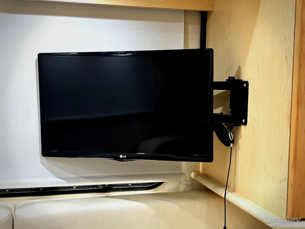 2016 Pleasure-Way Plateau XL Std. Model Photo 18