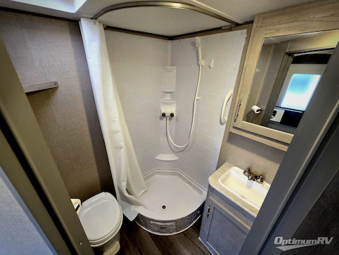 2022 Coachmen Catalina Summit Series 7 184FQS RV Photo 4