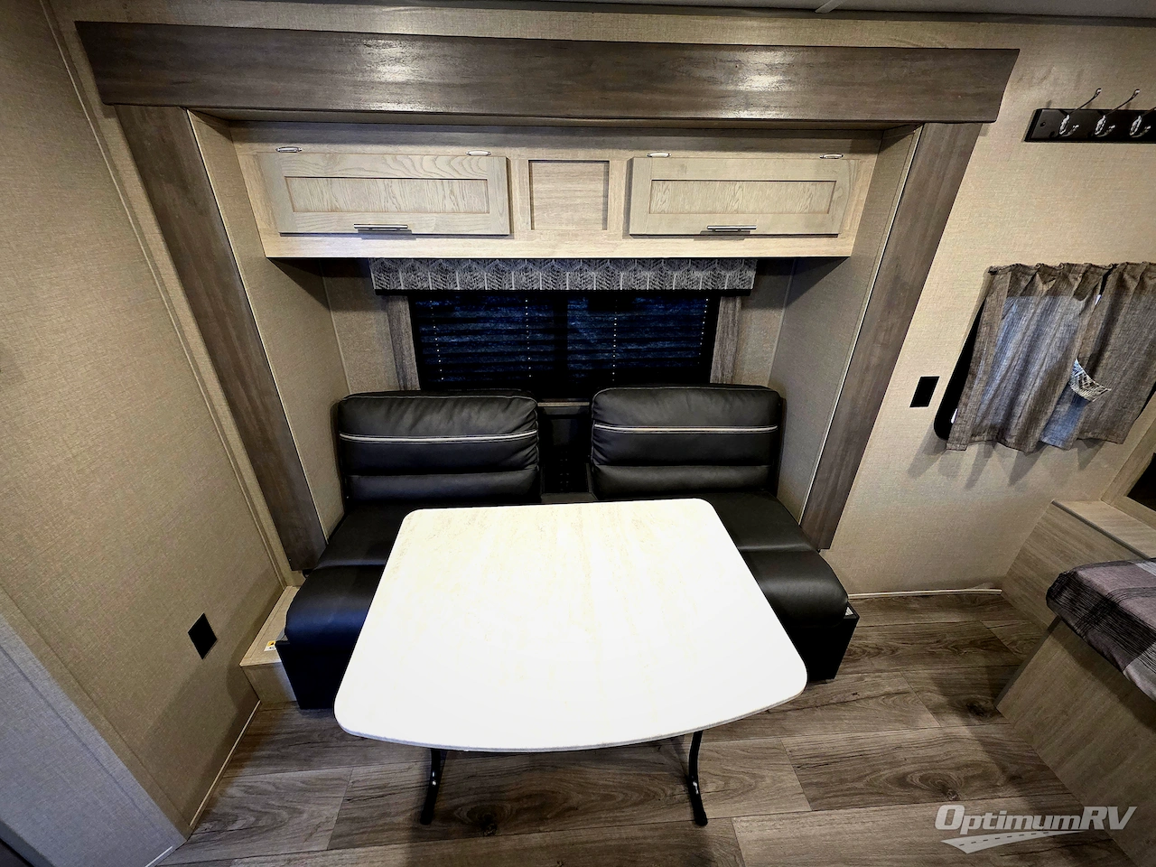 2022 Coachmen Catalina Summit Series 7 184FQS Photo 6