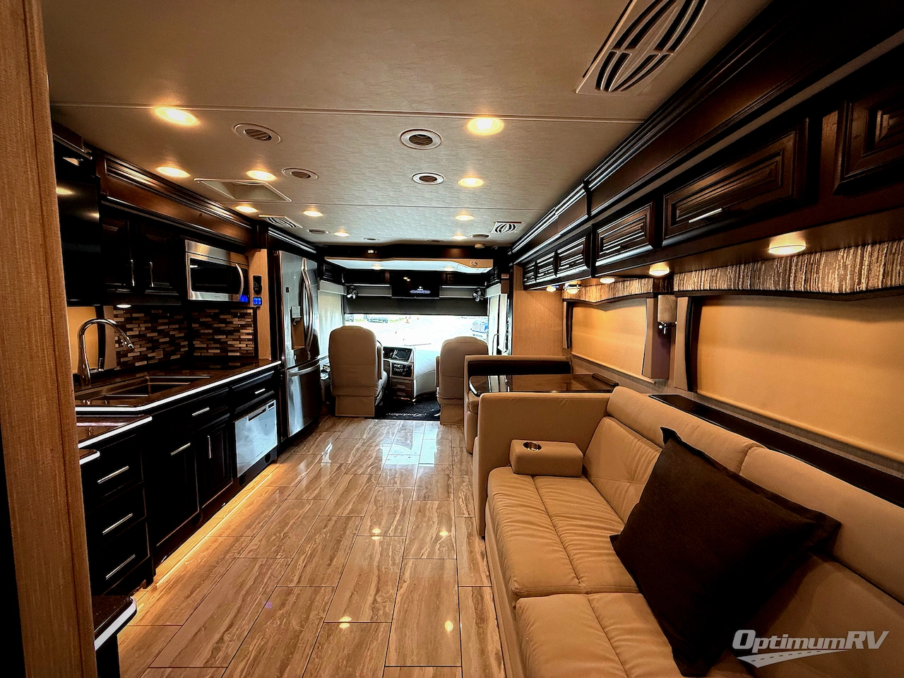 2021 Forest River Berkshire XL 40E Photo 6